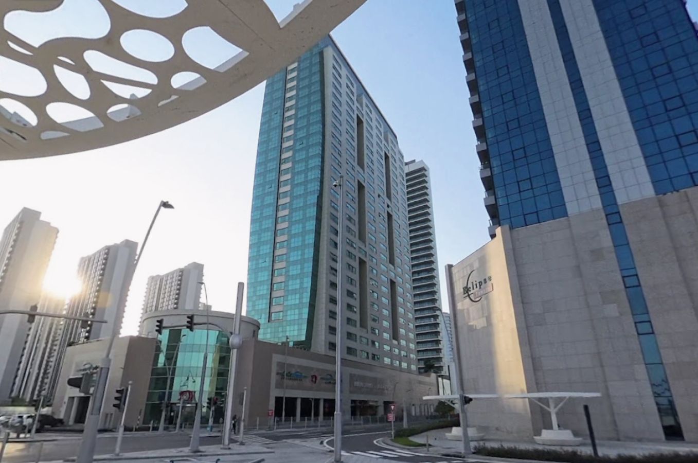 27 residential storeys incorporating 261 apartments (1, 2, and 3-bedroom layouts) with ground-floor retail.